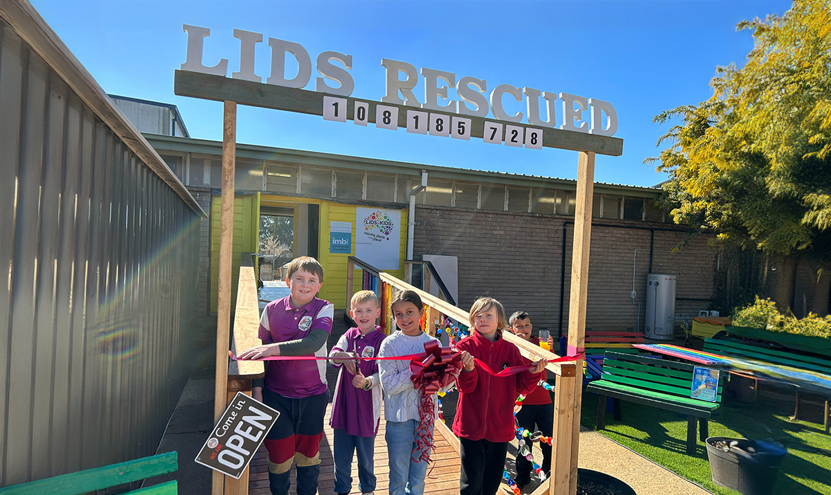 Kids cutting the ribbons in front of Lids Rescued entrance